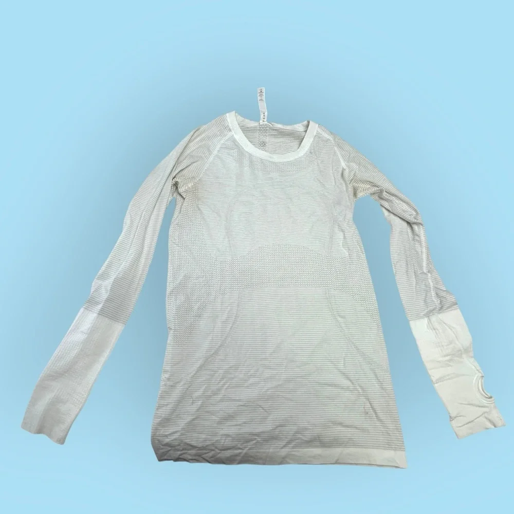 Women’s 6 Lululemon Swiftly Tech Long Sleeve Crew
Heathered White - Picture 2 of 9